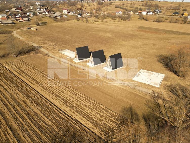Teren Construcții intravilan de 10000 mp, în Cacica