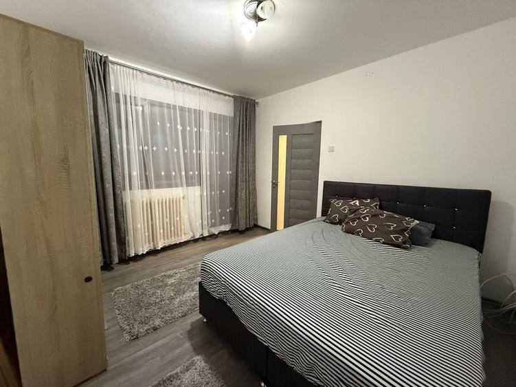 Apartament cu 2 camere semidecomandat în Podu Roș
