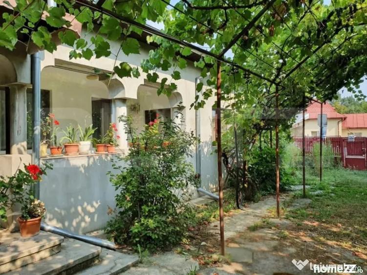 Casă cu 8 camere cu Teren 1038 Mp în Central