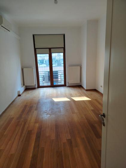 Apartament cu 6 camere decomandat, mobilat în Victoriei