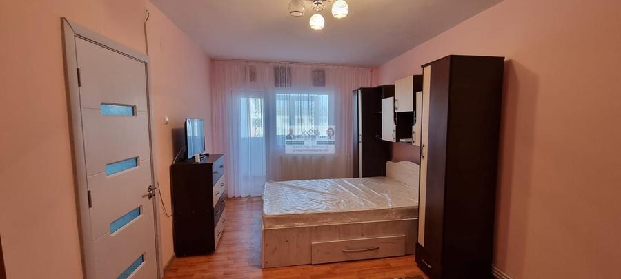 Garsonieră decomandată, mobilată în Est