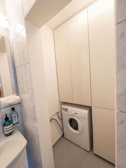 Apartament cu 3 camere semidecomandat, mobilat în Barbu Văcărescu