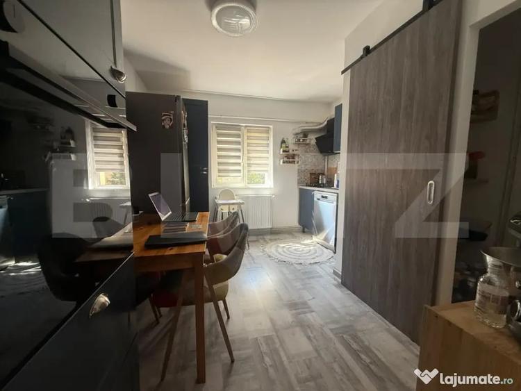 Apartament cu 3 camere decomandat în Micro 2