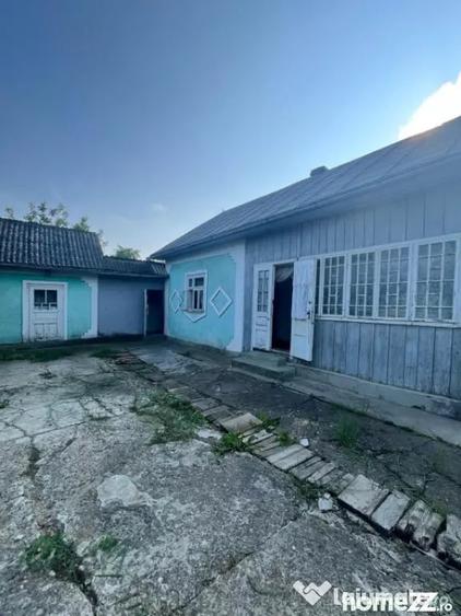 Casă cu 3 camere cu Teren 800 Mp în Siret