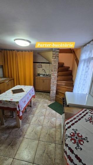 Casă individuală cu 5 camere cu Teren 935 Mp în Central