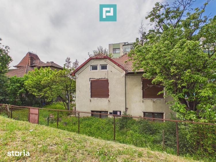Casă cu 4 camere cu Canalizare în Romanilor