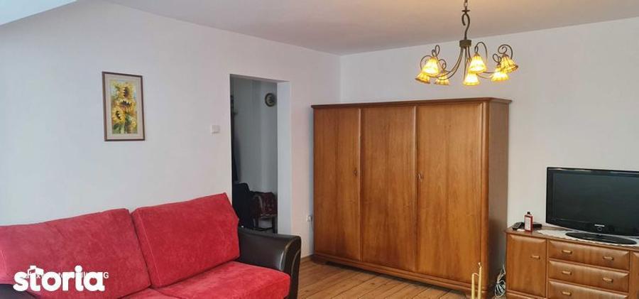 Apartament cu 3 camere semidecomandat în Careiului