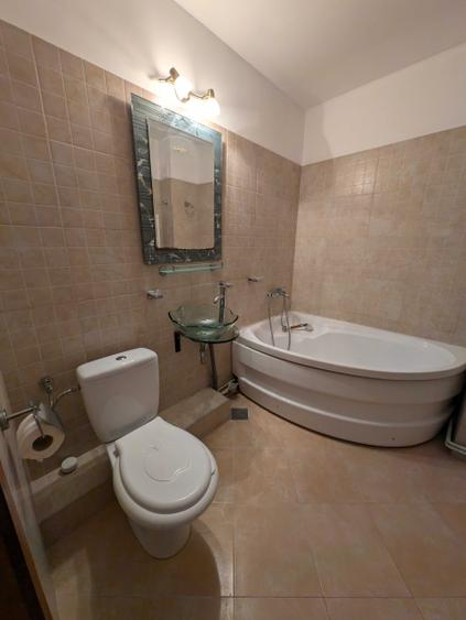Apartament cu 4 camere decomandat în Gară