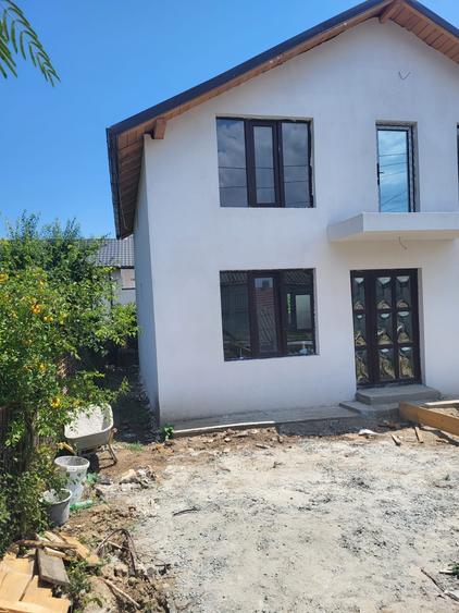 Casă individuală cu 5 camere cu Teren 200 Mp în Lumina