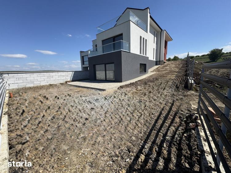 Casă cu 6 camere cu Teren 479 Mp în Central