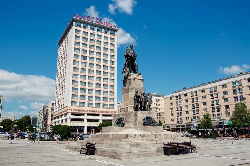 Apartament cu 2 camere semidecomandat, mobilat în Central