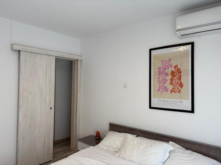 Apartament cu 2 camere decomandat, mobilat în Calea Victoriei