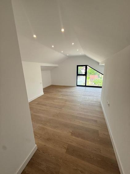 Apartament cu 4 camere în Valea Adâncă