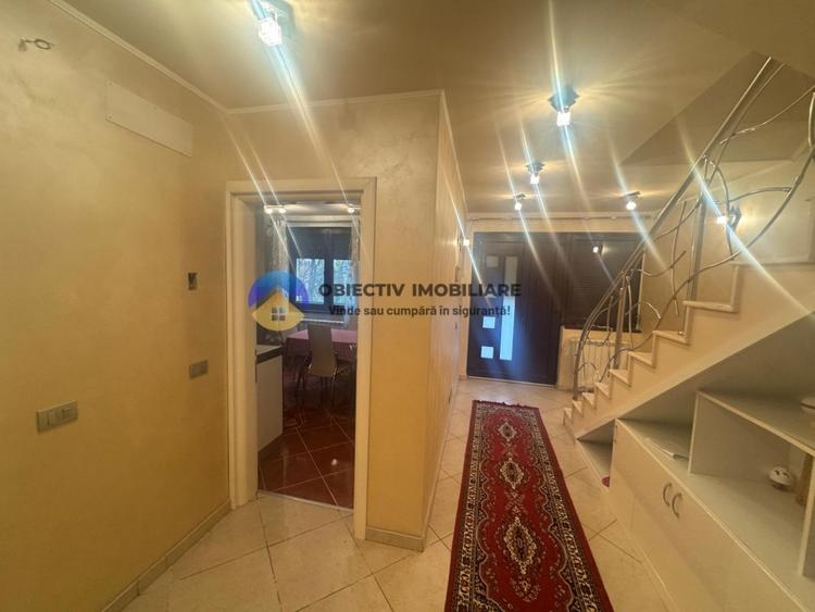 Duplex cu 5 camere cu Canalizare în 1 Mai