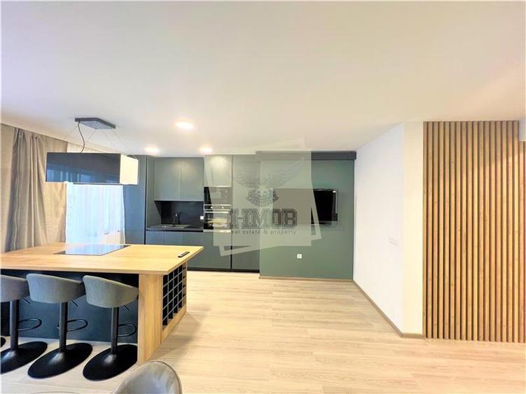 Apartament cu 4 camere decomandat, mobilat în Piața Cluj