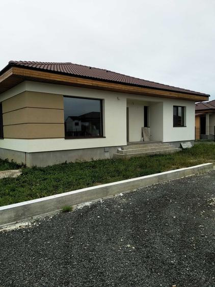 Casă cu 4 camere în Săsar