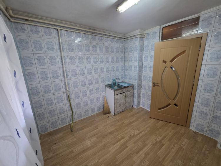 Apartament cu 3 camere decomandat în Rahova