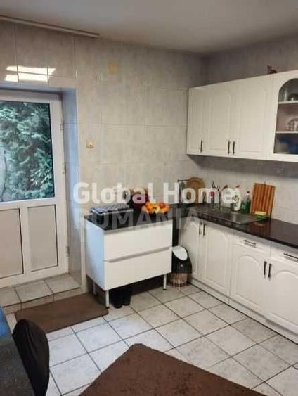 Casă individuală cu 7 camere cu Canalizare în Splaiul Unirii
