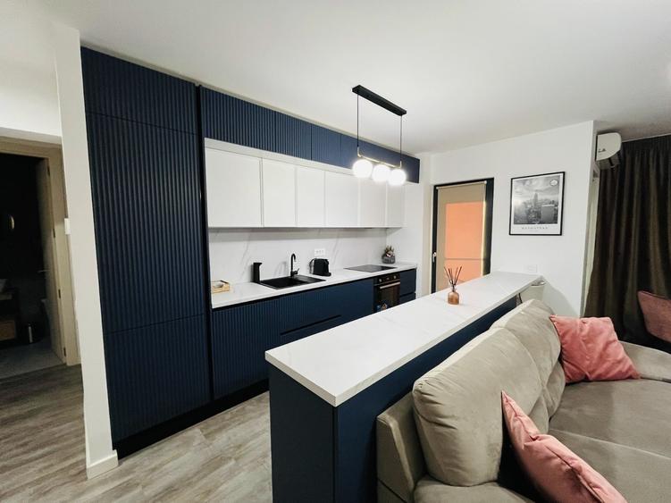 Apartament cu 2 camere semidecomandat, mobilat în Pajura