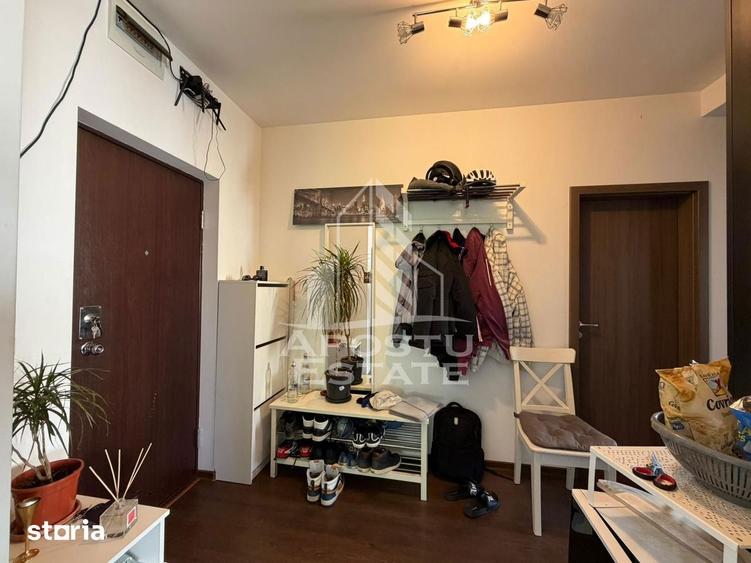 Apartament cu 3 camere semidecomandat, mobilat în Blașcovici