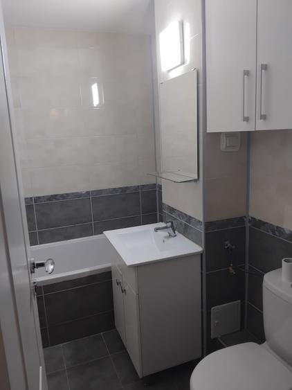 Apartament cu 3 camere decomandat, mobilat în Casa de Cultură