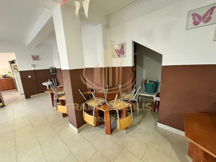 Casă individuală cu 12 camere cu Piscina în Complex Studențesc