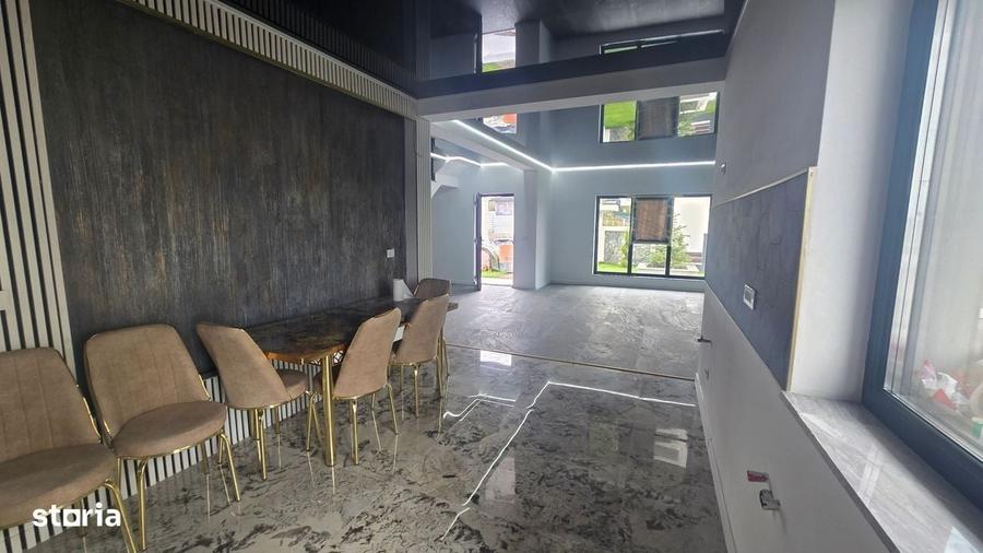 Casă cu 4 camere în Breazu
