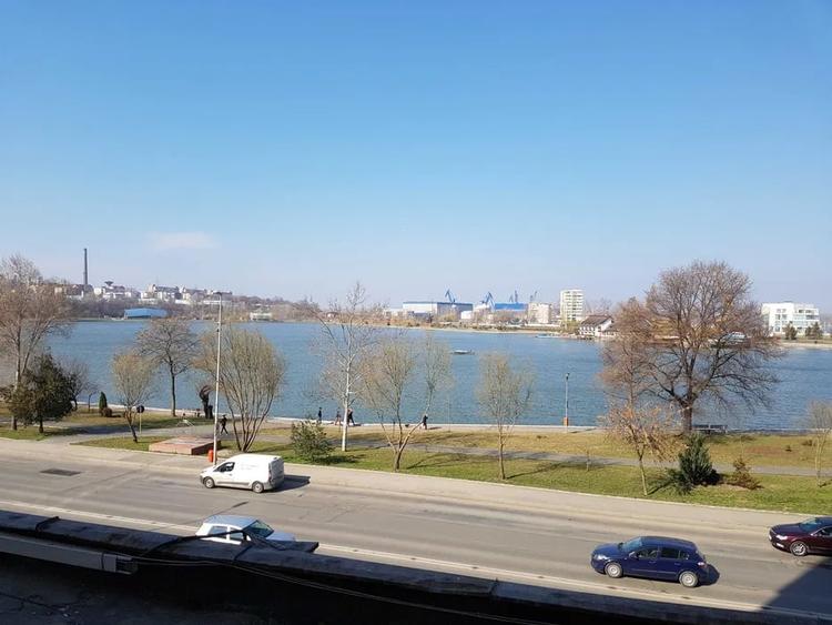 Apartament cu 2 camere decomandat în Pelican