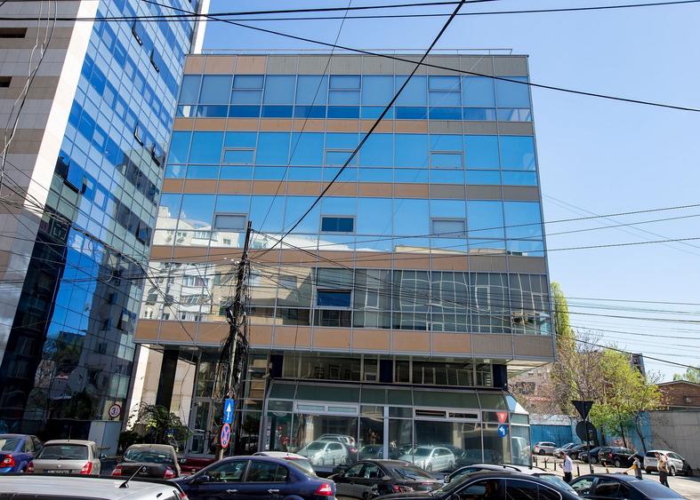 Spațiu comercial, de 1,840 mp, în P-ța Victoriei