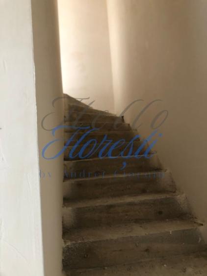 Duplex cu 4 camere semidecomandat cu Canalizare în Dâmbul Rotund