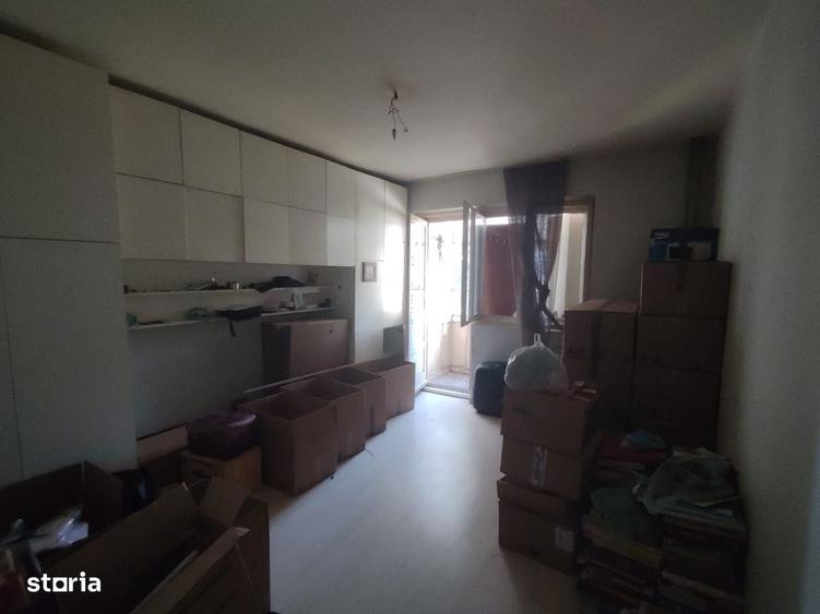 Apartament cu 3 camere decomandat în Aleea Trandafirilor