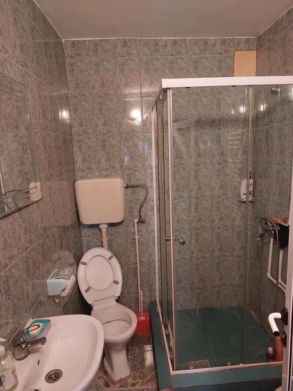 Casă cu 4 camere decomandat în Central