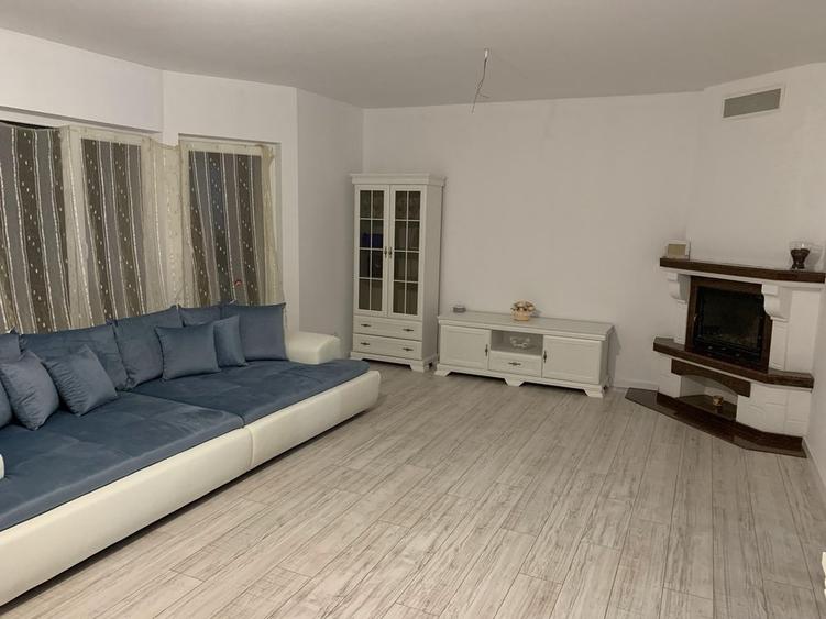 Apartament cu 3 camere decomandat în Florești