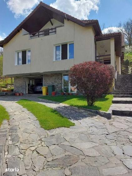 Casă cu 6 camere cu Teren 1310 Mp în Mihăești