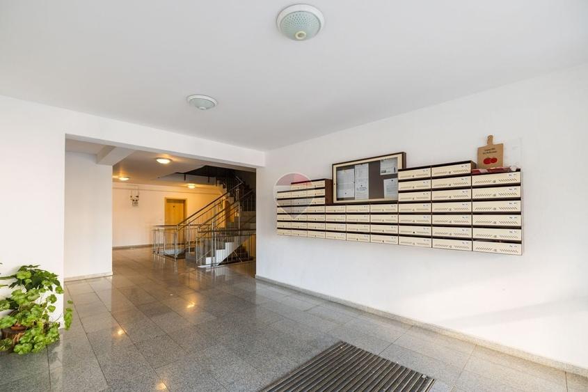 Apartament cu 2 camere decomandat, mobilat în Tractorul