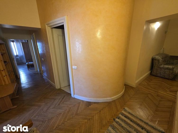 Apartament cu 2 camere decomandat în P-ța Victoriei