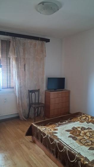 Apartament cu 3 camere decomandat în Tineretului