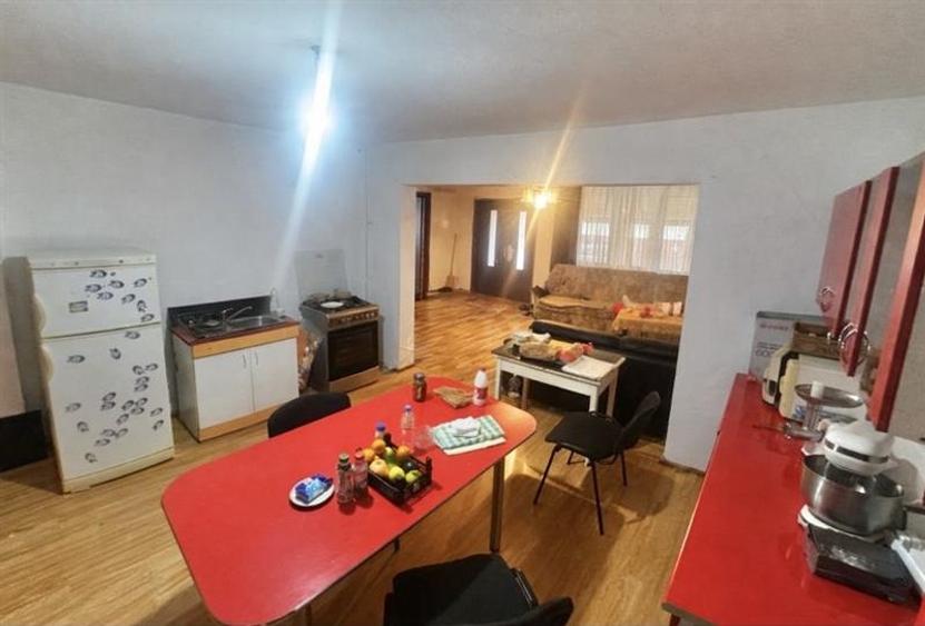 Casă individuală cu 5 camere cu Canalizare în Uzina 2