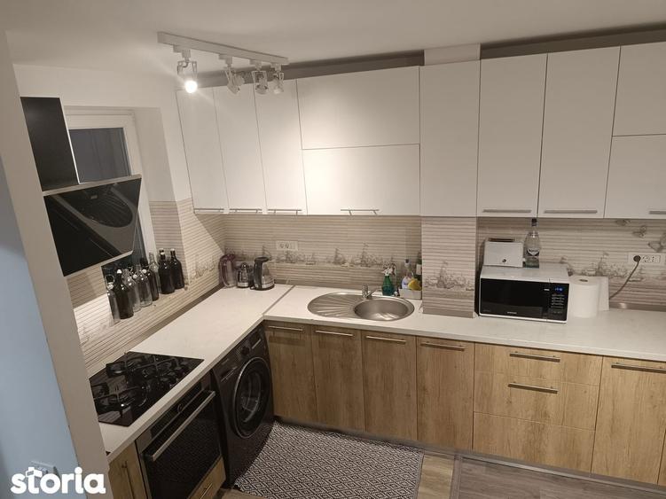 Apartament cu 3 camere, mobilat în Tei