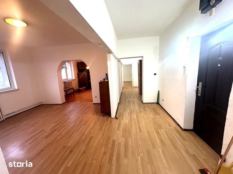 Apartament cu 3 camere în 7 Noiembrie