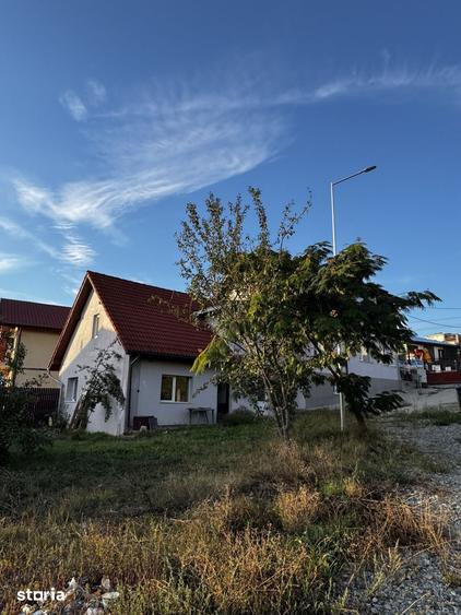 Casă cu 8 camere cu Teren 500 Mp în Iris