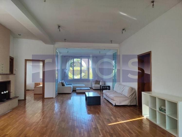 Apartament cu 3 camere semidecomandat, mobilat în Primăverii