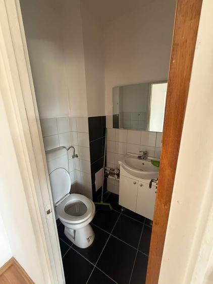 Apartament cu 4 camere decomandat în Tei
