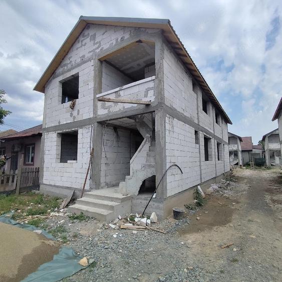 Casă cu Teren 200 Mp în Central