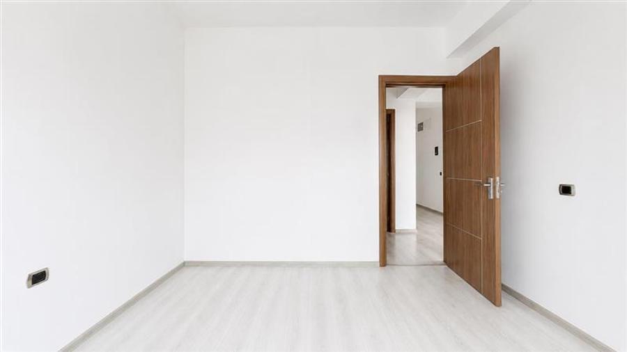 Apartament cu 3 camere decomandat în Tractorul