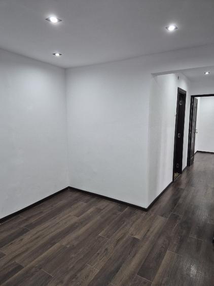 Apartament cu 3 camere decomandat în Micro 4