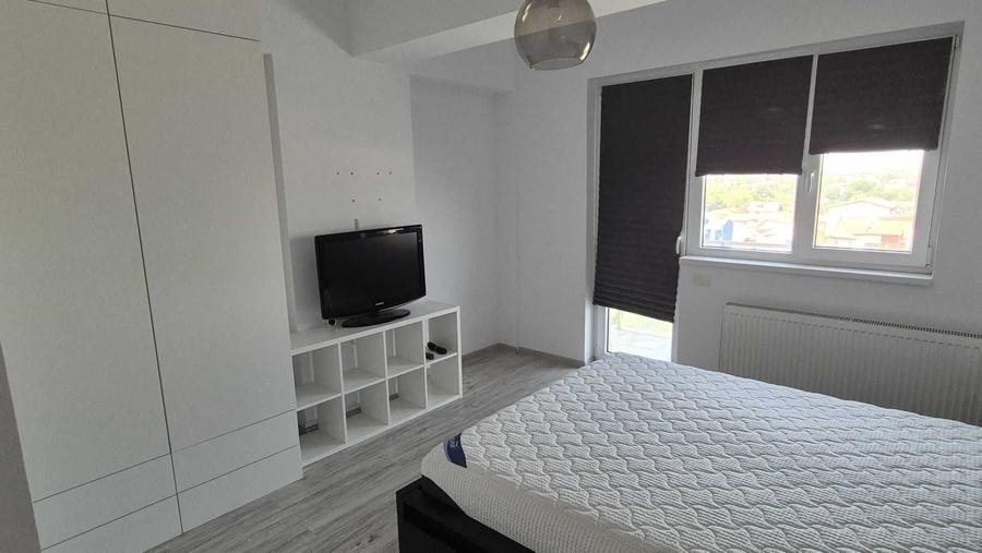 Apartament cu 2 camere decomandat în Uverturii