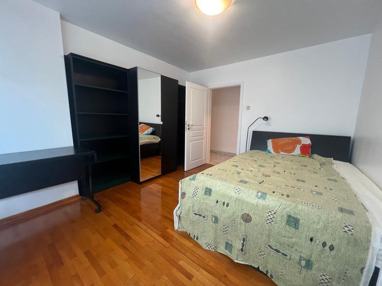 700€, stradal Unirii, spatios, etaj 1 - 8