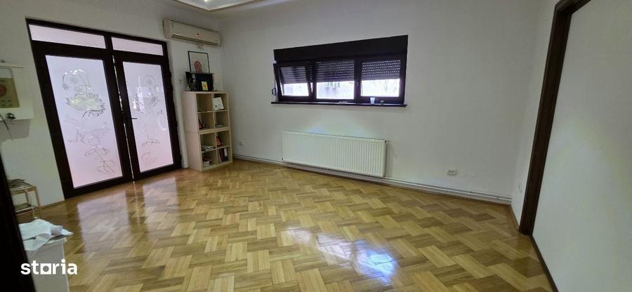 Apartament cu 4 camere în Dacia