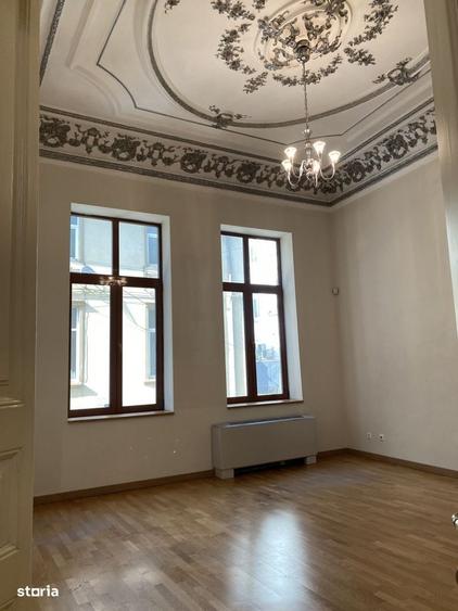 Spațiu comercial, de 530 mp, în Universitate